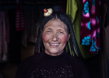 Donna-sorridente-Sichuan-Cina.png
