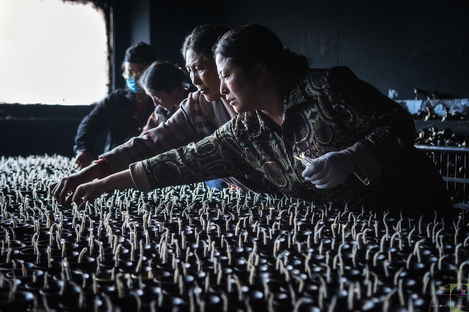 preparazione-delle-candele-per-le-divinazioni-Sichuan-Cina.png