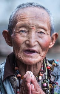ritratto-anziana-Donna-Sichuan-Cina.png