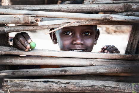 Il-bambino-del-villaggio-Senegal.png