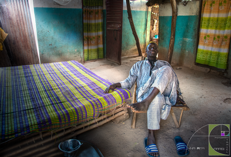 Interno casa villaggio Senegal Africa (2).png